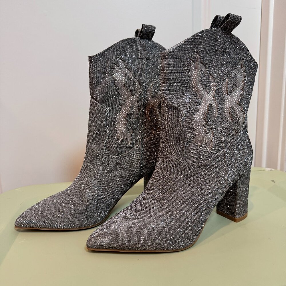 NEW Mia Gypsi Ankle Boots Women 9M Silver Pointed Toe Rhinestone Western Glam